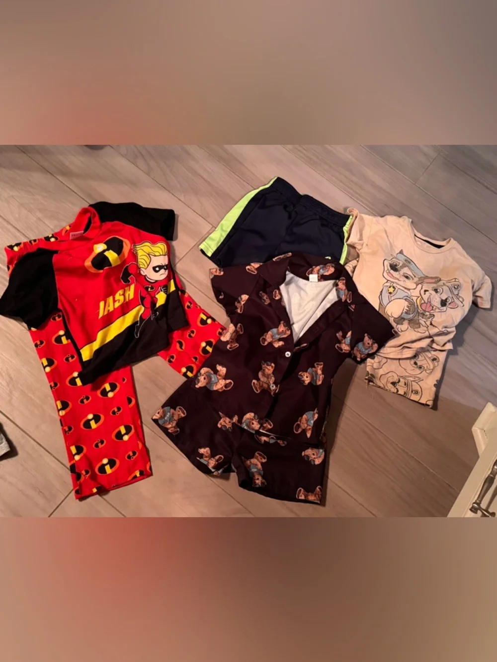 12 Bundle lot 4T 1 robe 4shirt 1pj set 1short 2short outfit sets no stains